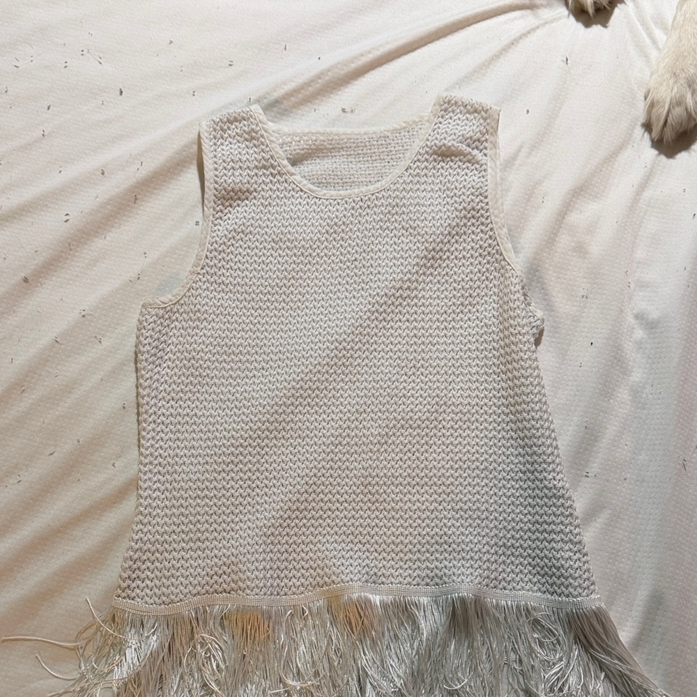 Elegant White Knit Top with Fringe